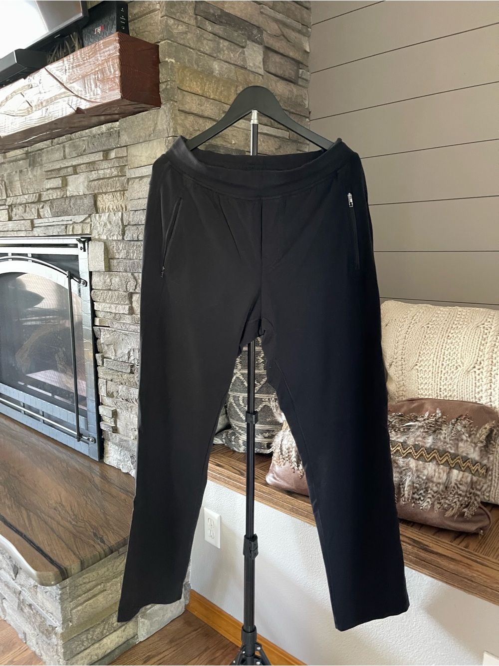 Lululemon Black Stretch Travel Commuter Pants Men’s Large L Zip Pocket